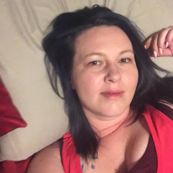 Profile Picture of Jasmine Van loon (@jvanloon85) on Poshmark