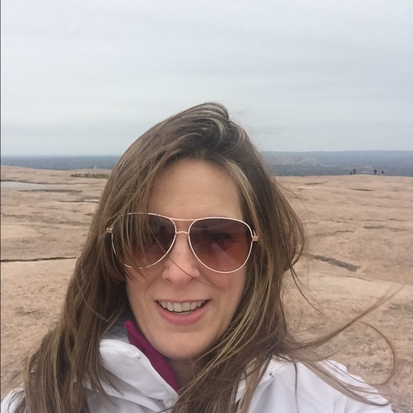 Profile Picture of Kathy Bundrick (@kathy4431) on Poshmark