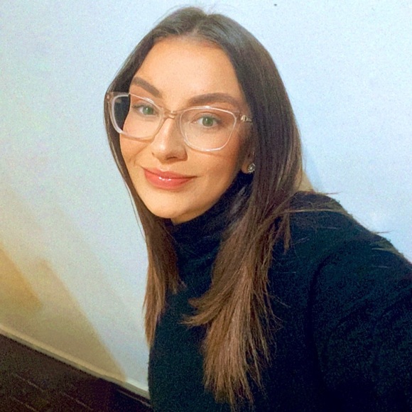 Profile Picture of Emma Psaros (@emmanpsaros) on Poshmark