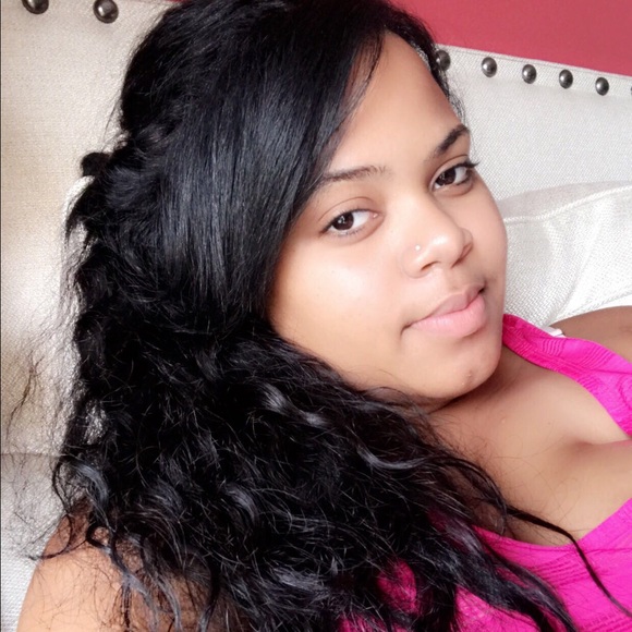 Profile Picture of Madeline Saviñon (@madeline0013) on Poshmark