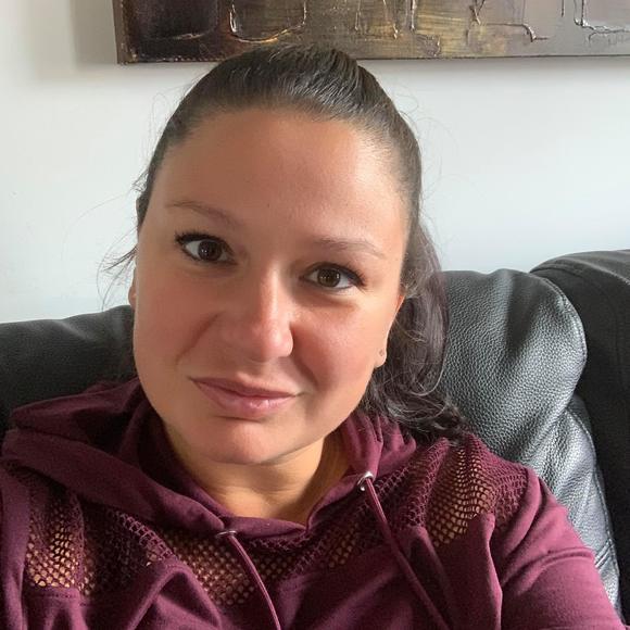 Profile Picture of Julie Dupont (@juelie_83) on Poshmark