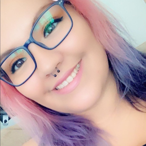 Tanishia Laliberte - Poshmark Profile Picture of Tanishia Laliberte (@tlaliberte97) on Poshmark