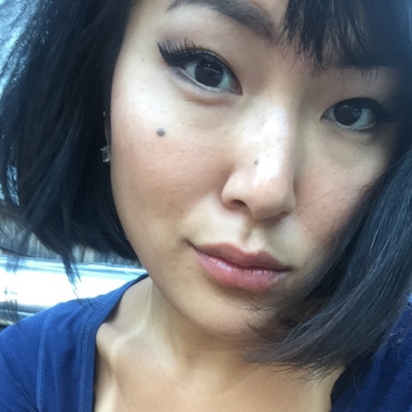 Profile Picture of Rachel Schnackenberg (@rachelgrace1987) on Poshmark