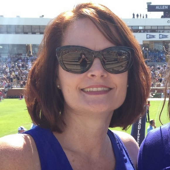 Profile Picture of Nancy Bell (@nancybe2) on Poshmark