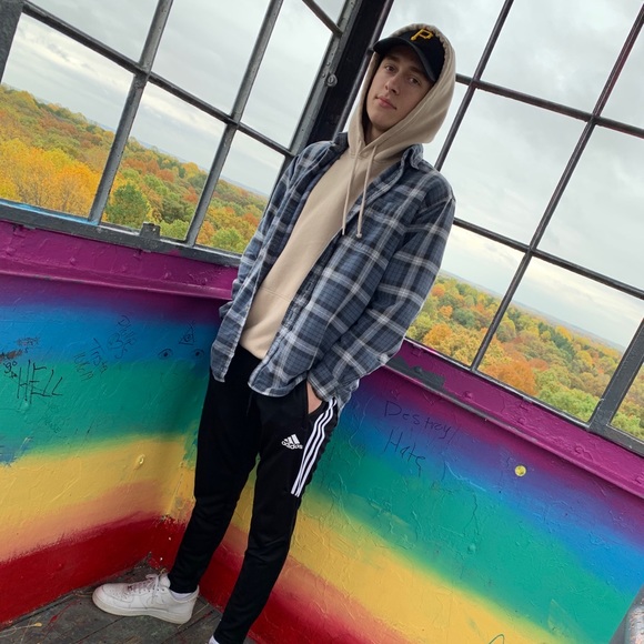 Profile Picture of Nick Dester (@nickscloset77) on Poshmark