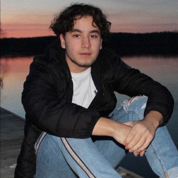 Profile Picture of Edward Komarnicki (@eddy203) on Poshmark