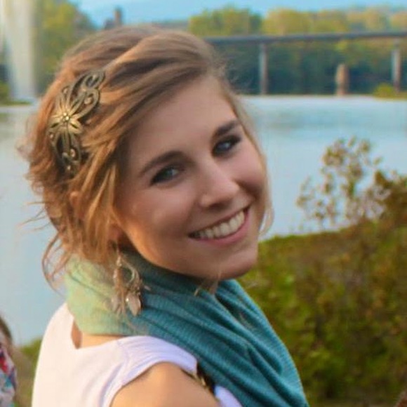 Profile Picture of Christy Fuselli (@chrissylynn27) on Poshmark