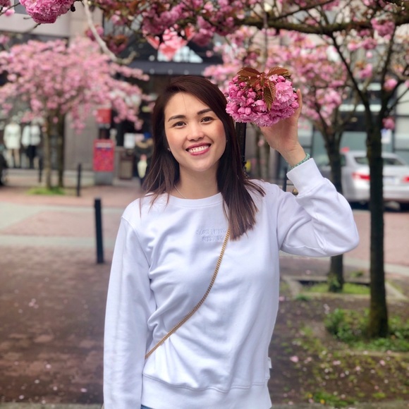 Profile Picture of Lan Vu (@vanessalee242) on Poshmark