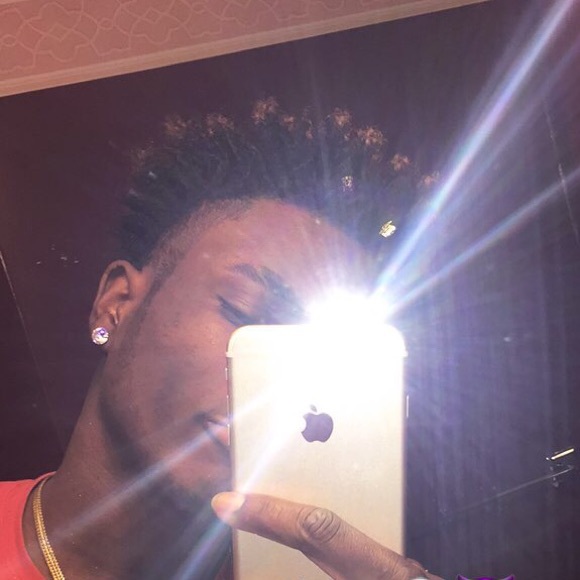 Profile Picture of Reinaldo Kamanda (@papi_reinaldo) on Poshmark