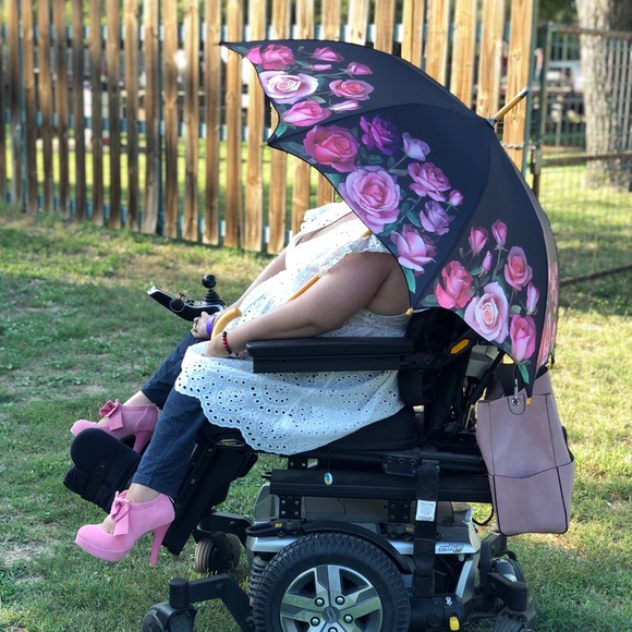 Profile Picture of Angela Arredondo (@angelmwtx) on Poshmark