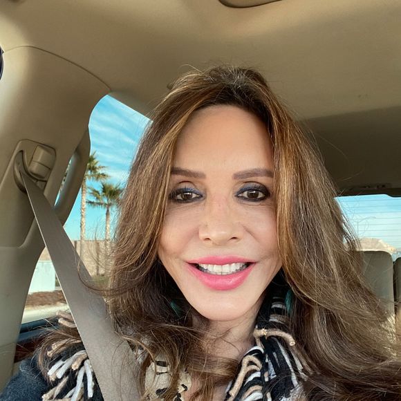 Profile Picture of Debbie Schinnerer (@dschinnerer) on Poshmark