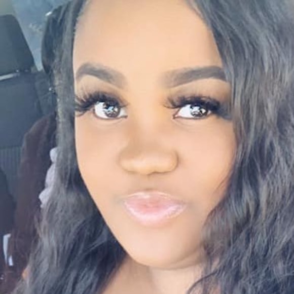 Profile Picture of Paula Thomas (@pkthomnk) on Poshmark