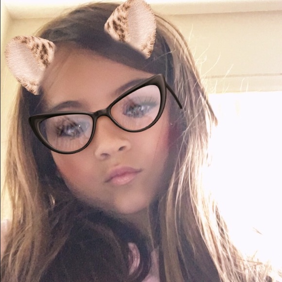 Profile Picture of Armineh Gharakhani (@arminehzds) on Poshmark