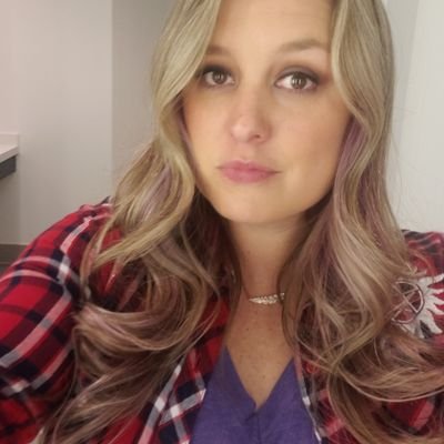 Profile Picture of Leah English (@@Leah659) on Twitter