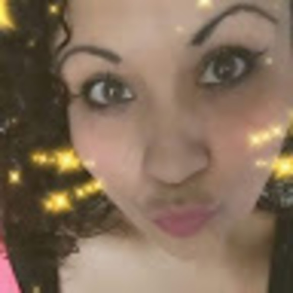 Profile Picture of Yvette Archuleta (@fire1600) on Poshmark