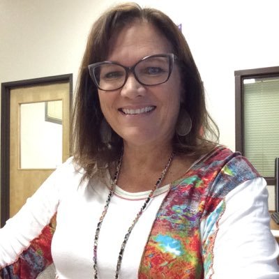 Profile Picture of Laurie Larson (@laurielchl) on Twitter