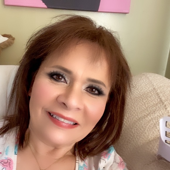 Profile Picture of Elsie Colten (@ericka511) on Poshmark