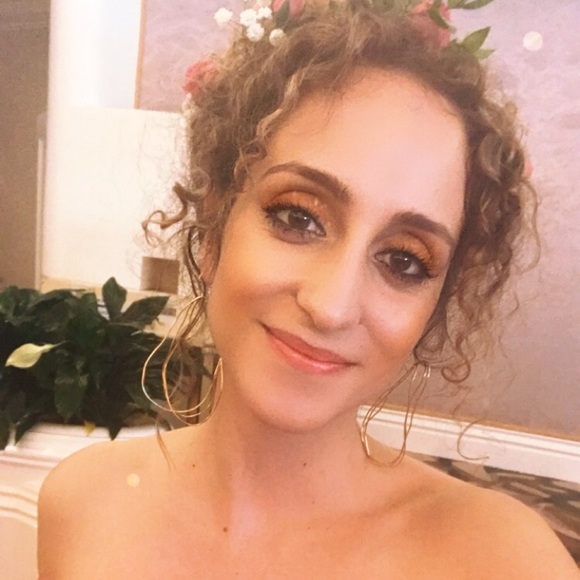 Profile Picture of Natalie Taftian (@ntaftian) on Poshmark