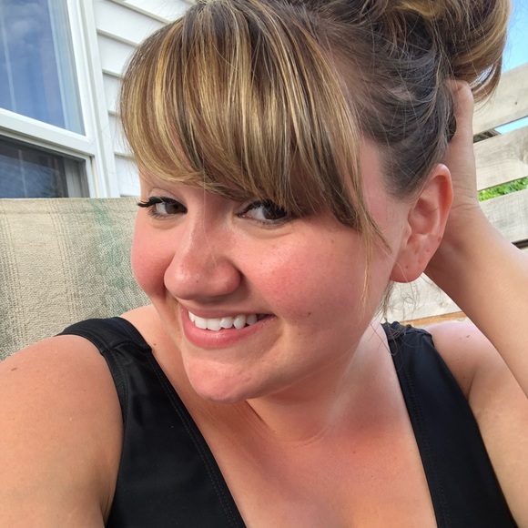 Profile Picture of Kirsten Felsman (@violetmama1014) on Poshmark