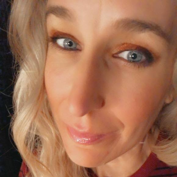 Profile Picture of Bernadette Gulyas (@bloco27) on Poshmark