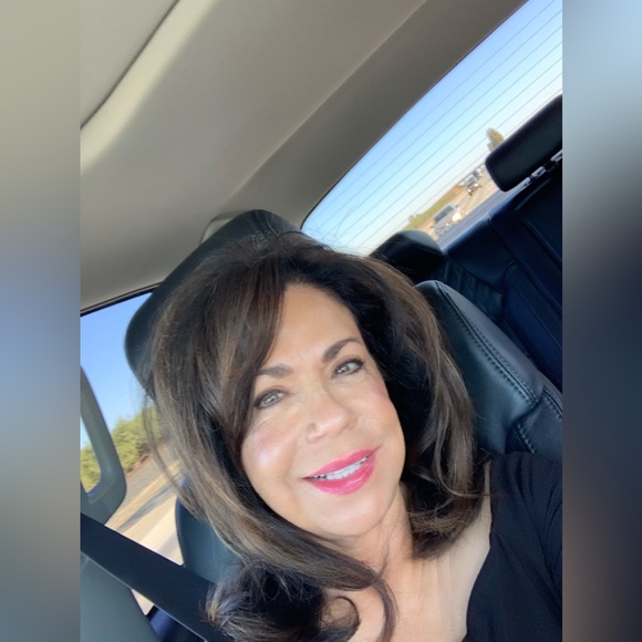 Profile Picture of Debbie Arjona (@deborah_1953) on Poshmark