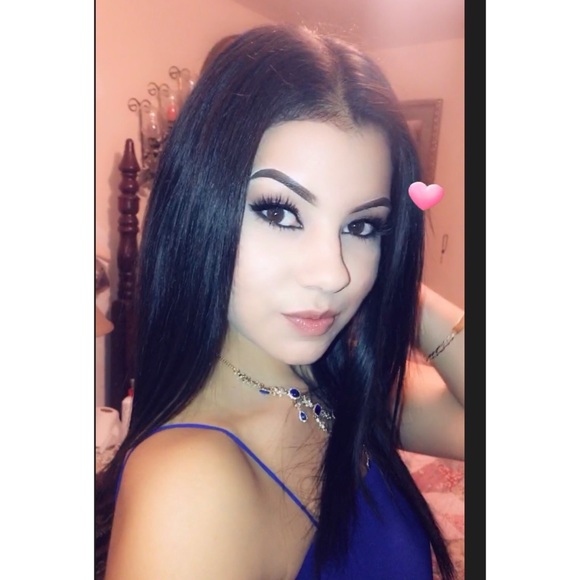 Profile Picture of Itzel Solis (@lovelyy_itzell) on Poshmark