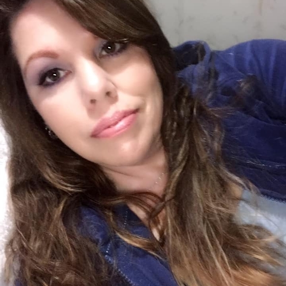 Profile Picture of Lori Harmon (@harmon_lori) on Poshmark