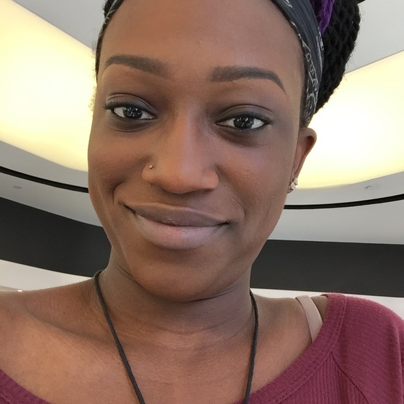 Profile Picture of Devannie Simpson (@devi_13) on Poshmark