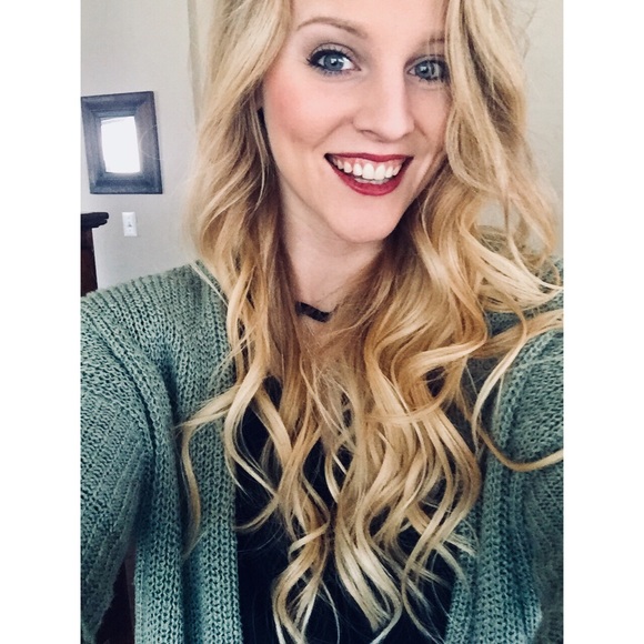 Profile Picture of Kara Erickstad (@kara_erickstad) on Poshmark