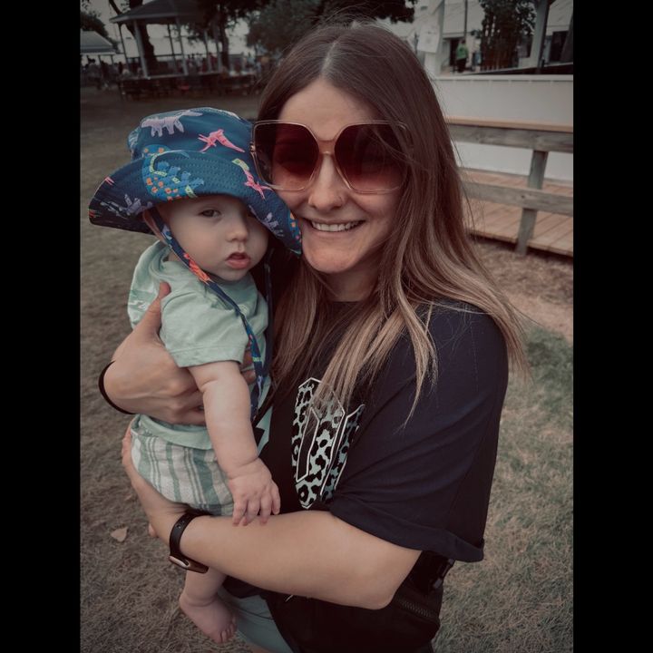 Profile Picture of Amber Sells (@ambersells) on Tiktok