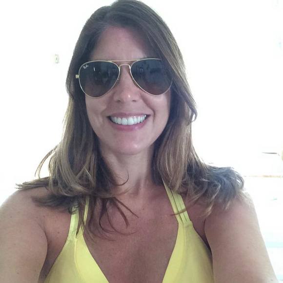 Profile Picture of Jennifer Hecht maldonado (@jenlhecht) on Poshmark