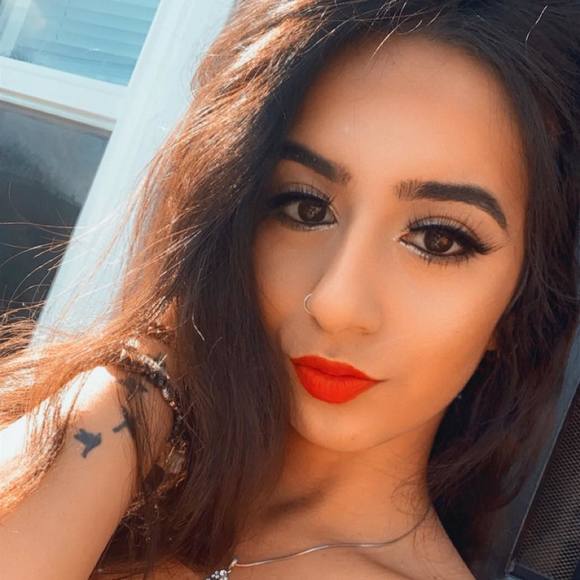 Profile Picture of Tamara Pinhassian (@roxtamara) on Poshmark