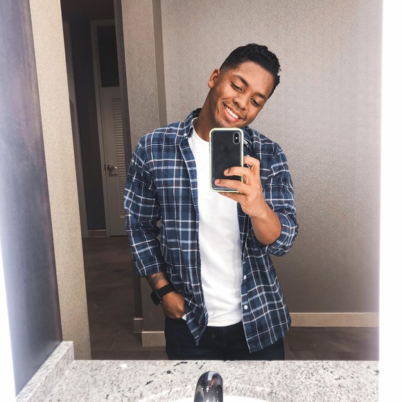 Profile Picture of Nathan Coleman (@npcoleman) on Poshmark