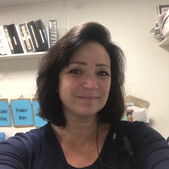 Profile Picture of Andrea Shellman (@drea1171) on Poshmark