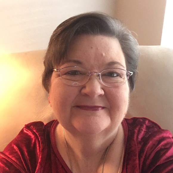 Profile Picture of Susan Hudson (@susanhudson59) on Poshmark