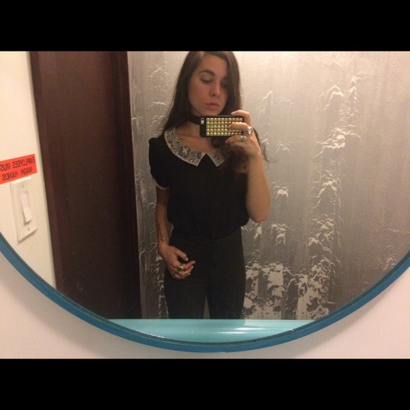 Profile Picture of Robin Lee (@wildlittlegypsy) on Poshmark