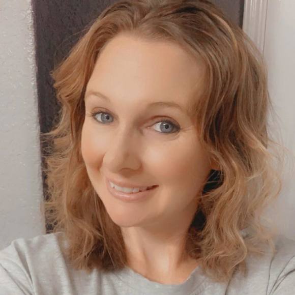 Profile Picture of Carrie Lubecki (@carebear83) on Poshmark