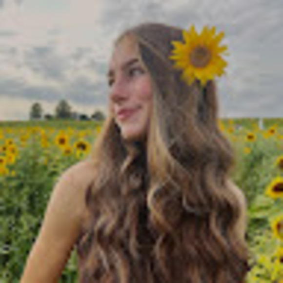 Profile Picture of Isabel Petula (@teamizzybel) on Poshmark