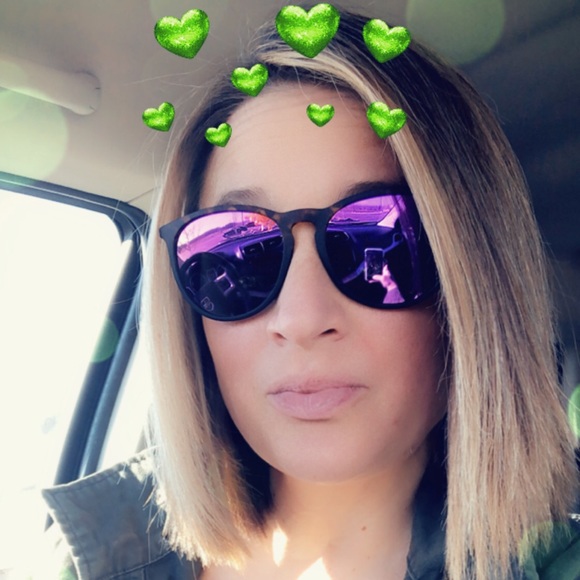 Profile Picture of Tori Bowman (@torileigh04) on Poshmark