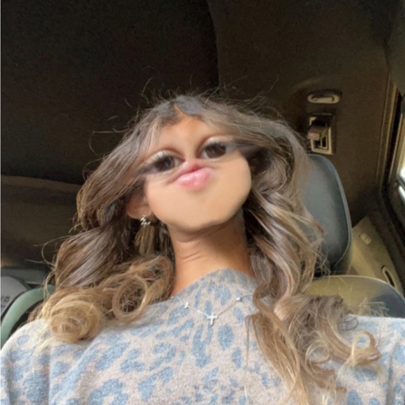 Profile Picture of Ava Yarbrough (@avacado485) on Poshmark