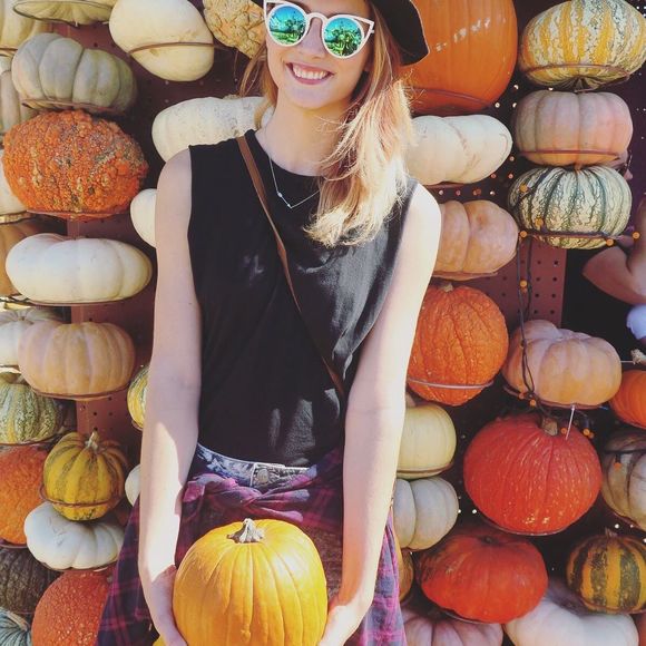 Profile Picture of Maya Bernau (@mayajadebernau) on Poshmark