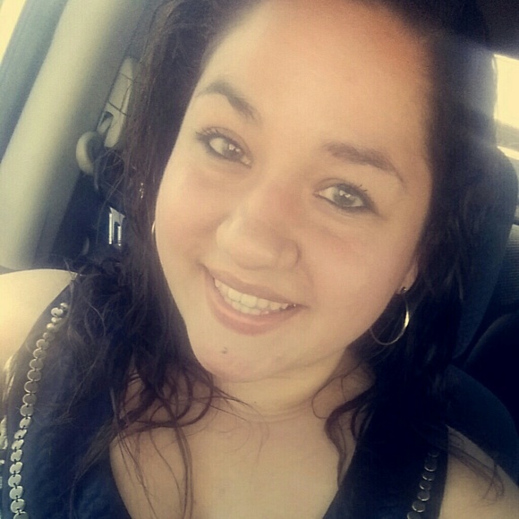Profile Picture of Ariel Herrera (@arielwalker) on Poshmark