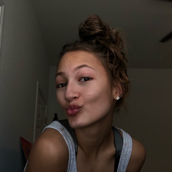 Profile Picture of Manijeh Sepehri (@manijehs52) on Poshmark