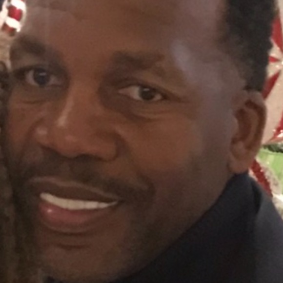 Profile Picture of Rob Barconia (@barconia34) on Poshmark