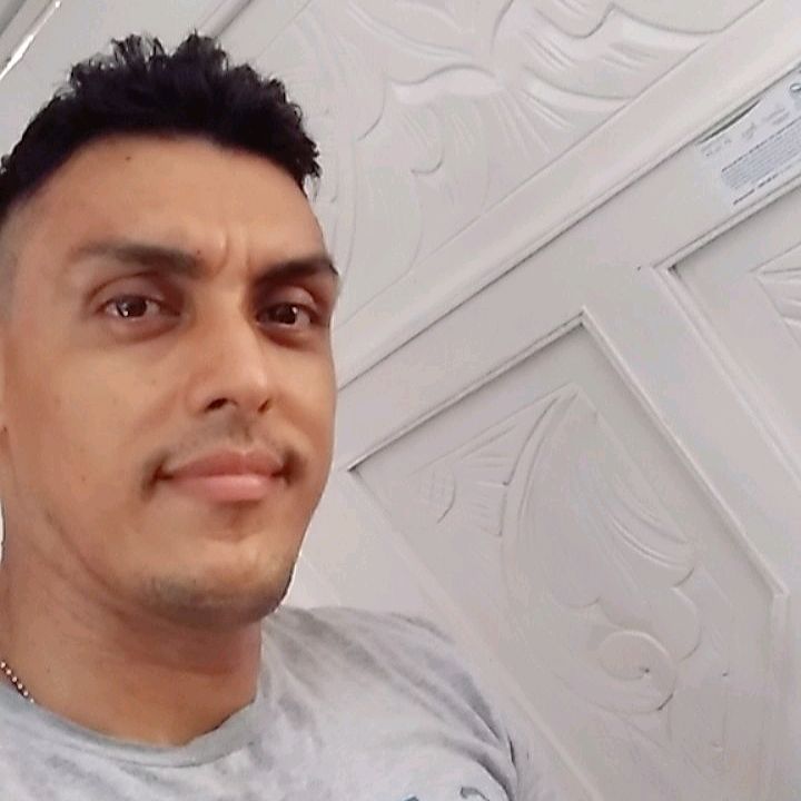 Profile Picture of Robert Molinares🎮 (@robertmolco) on Tiktok