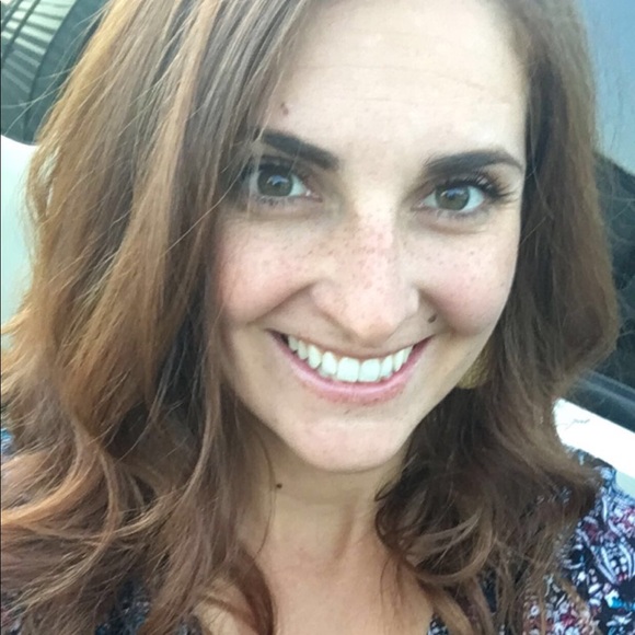 Profile Picture of Amanda Hutson (@ahutson88) on Poshmark