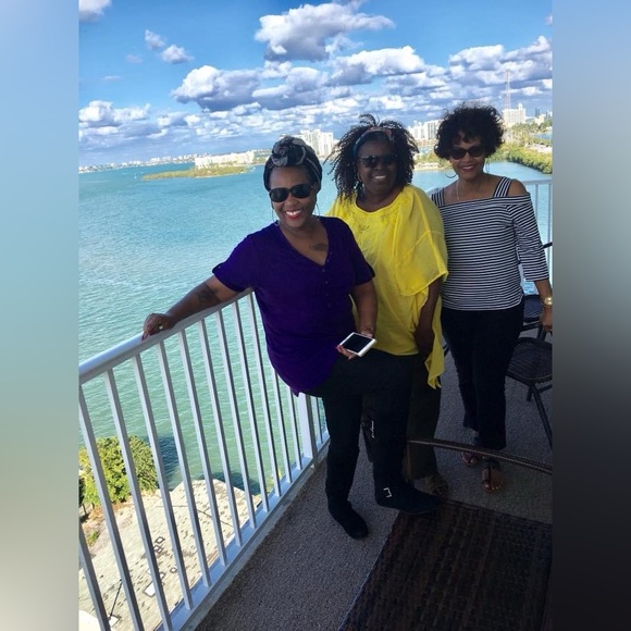 Profile Picture of Mae Scott (@maescott143) on Poshmark