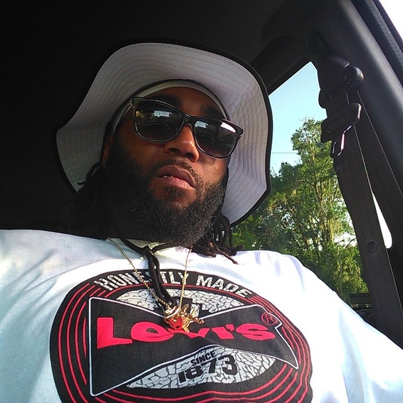 Profile Picture of Yhaap Belligerent (@yhaap) on Poshmark