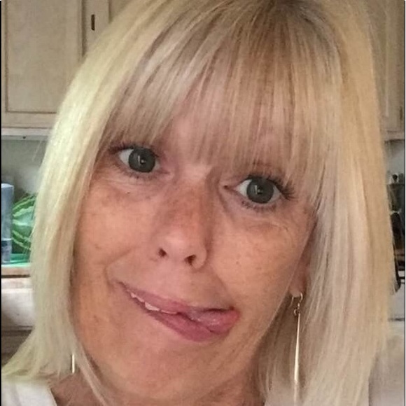 Profile Picture of Dawn Roush (@roushwoman) on Poshmark