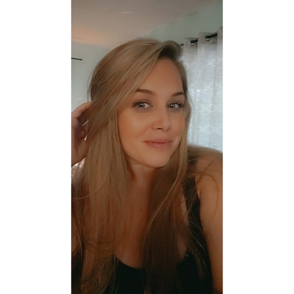 Profile Picture of Cassie Dassler (@uranassifer) on Poshmark